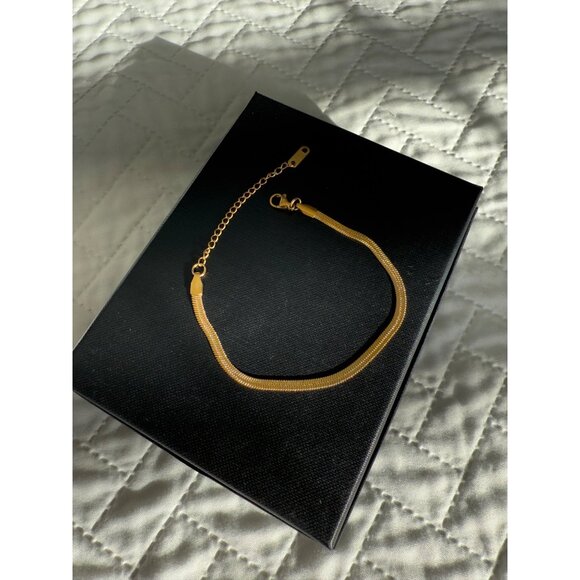 Gold Plated Snake Chain Herringbone Bracelet With Lobster Clasp New in a Box - Picture 10 of 15